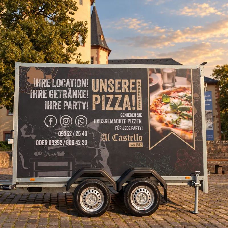 Seitenansicht unseres Pizzawagens vor dem Lohrer Schloss